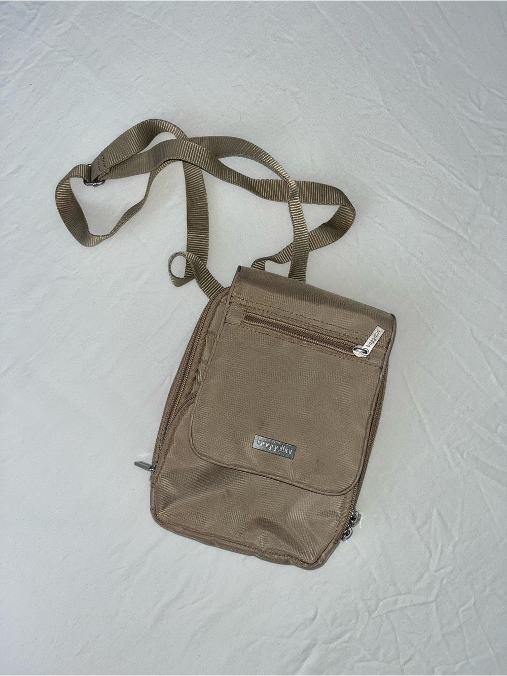 Baggallini Small Crossbody Messenger Bag in Taupe